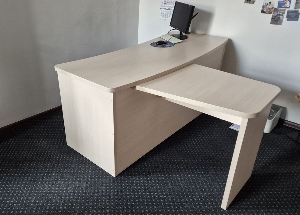 Офісний стіл директора / стіл для переговорів – масивний, якісний