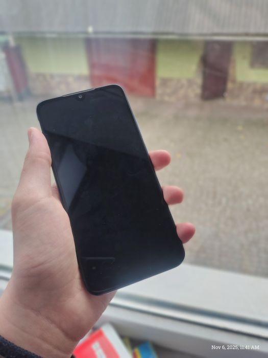 Продам оріг екран разом із рамкою Xiaomi Redmi 7