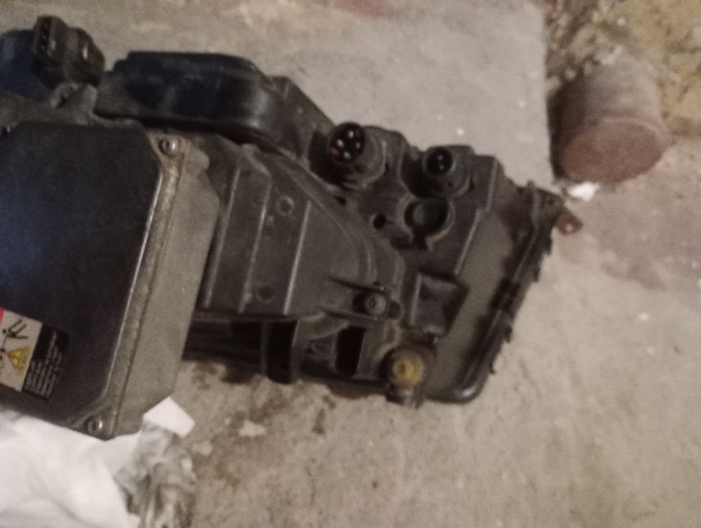 7Audi A8 i S8 Halogen lampa prawa xenon