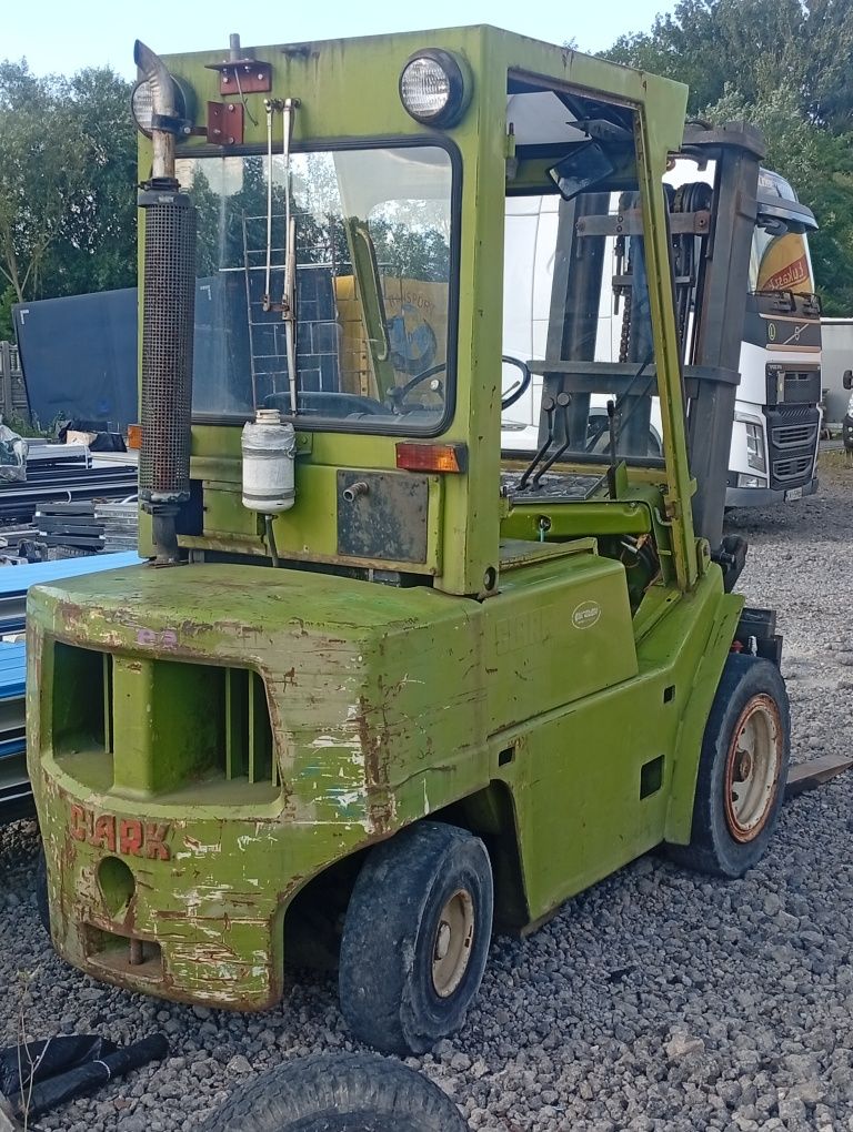 Wózek widłowy. CLARK Diesel 2 tony udzwig.