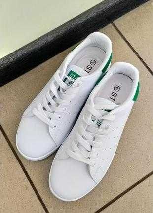 Білі жіночі кеди