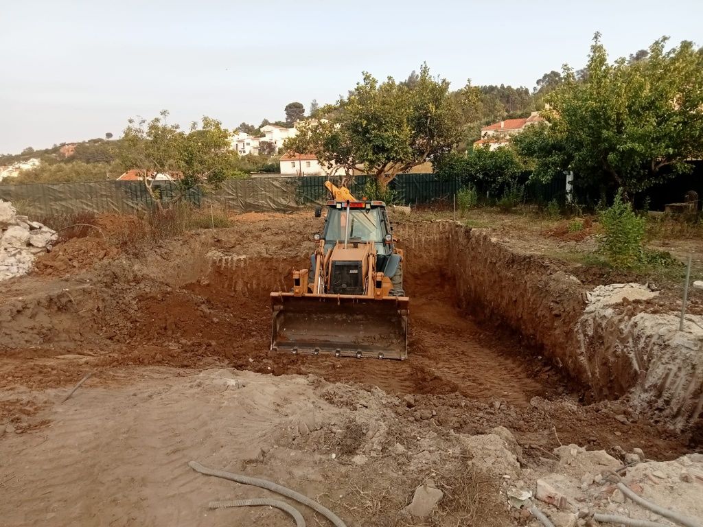 Serviços de retroescavadora,limpeza de terrenos e outros trabalhos.