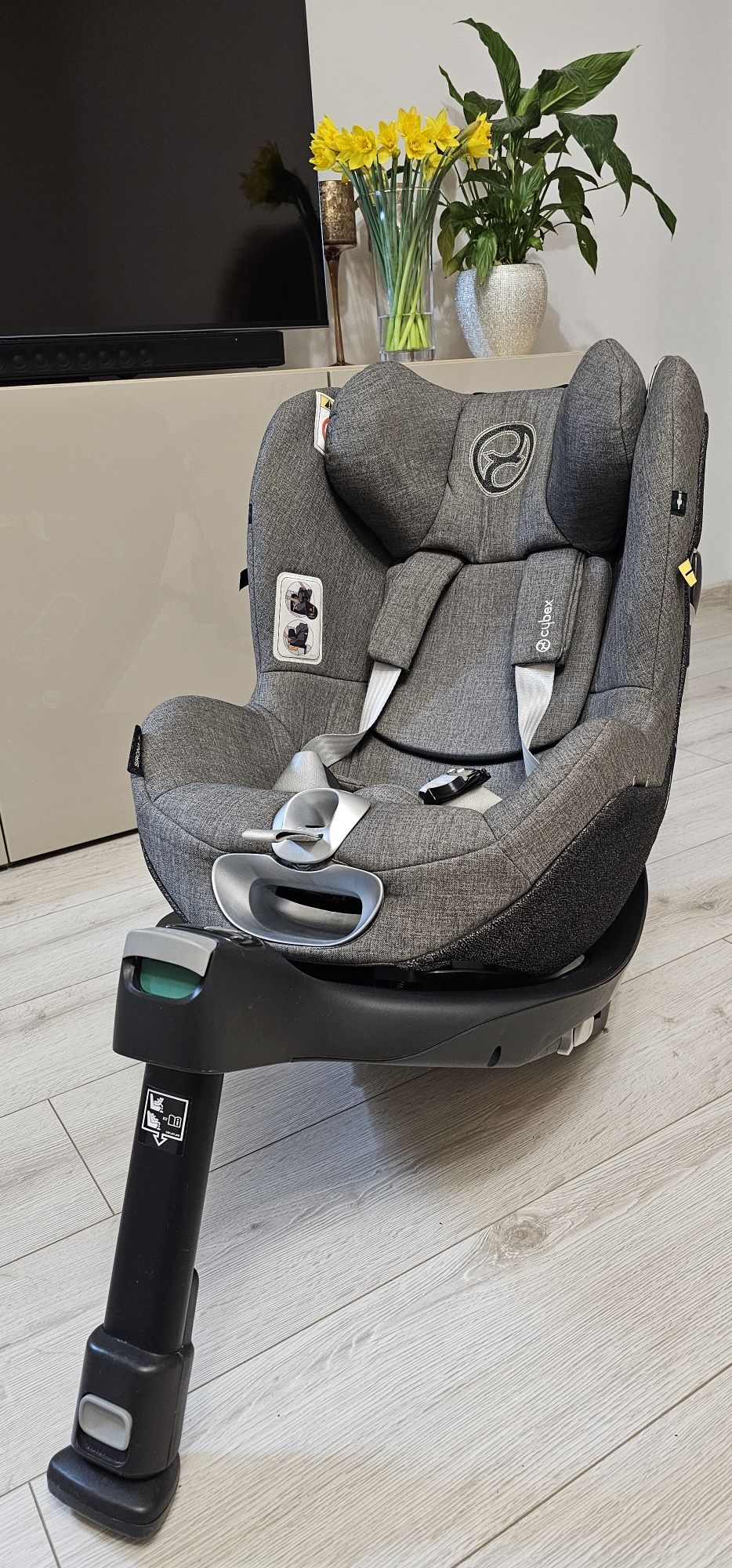 Fotelik Cybex Sirona Z+ i-size Platinum z bazą obrotową
