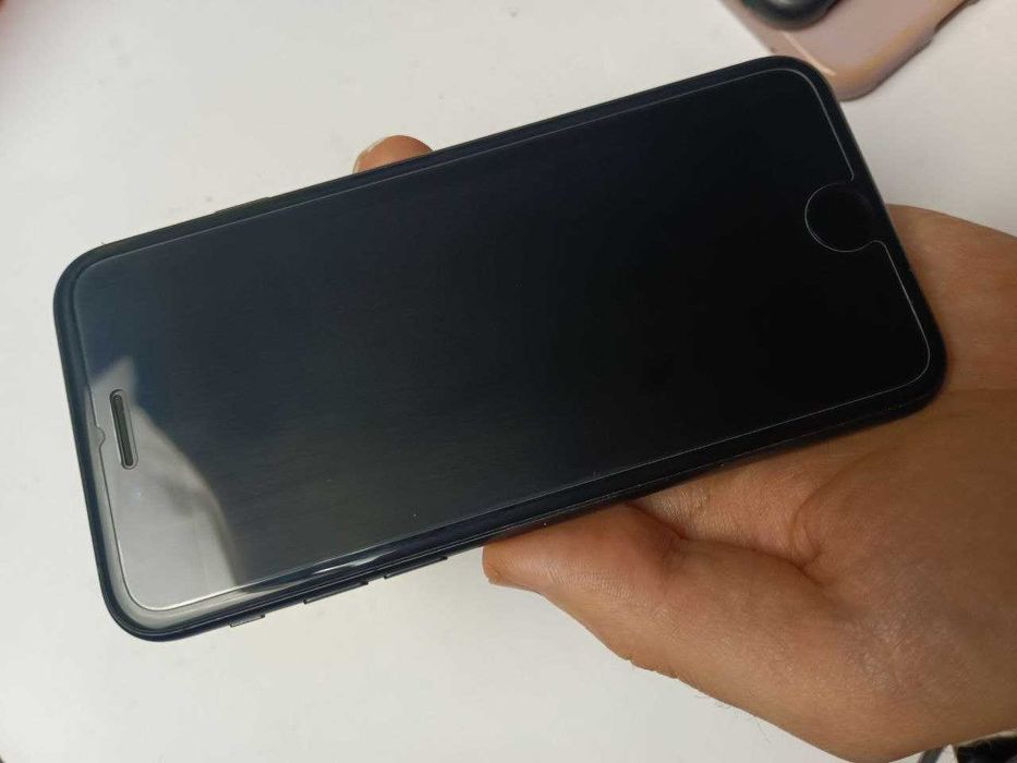 Класний iPhone 7 на 128Gb Black телефон смартфон Айфон 7 A1778 АКБ 77%