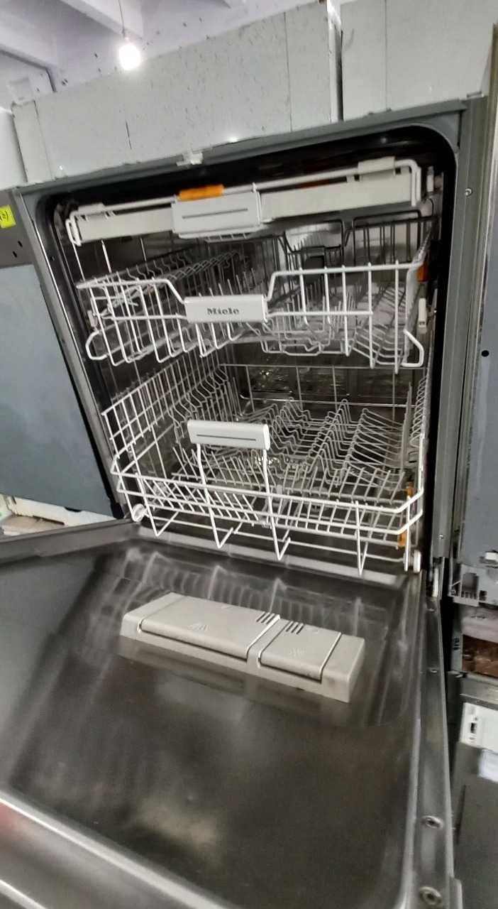 Вбудована посудомийна машина 
Miele G6300 SCi миле