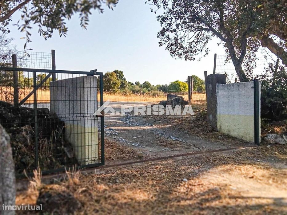 Terreno com construção rural para venda em Escalos de Baixo, Castelo B