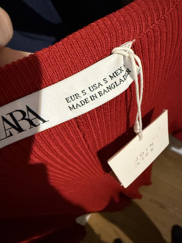Продам трикотажну сукню Zara червоного (вишневий колір) кольору