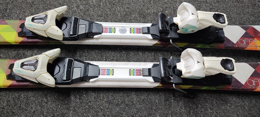 Narty  Atomic Dynamic 130 cm + wiązania dla dziewczynki