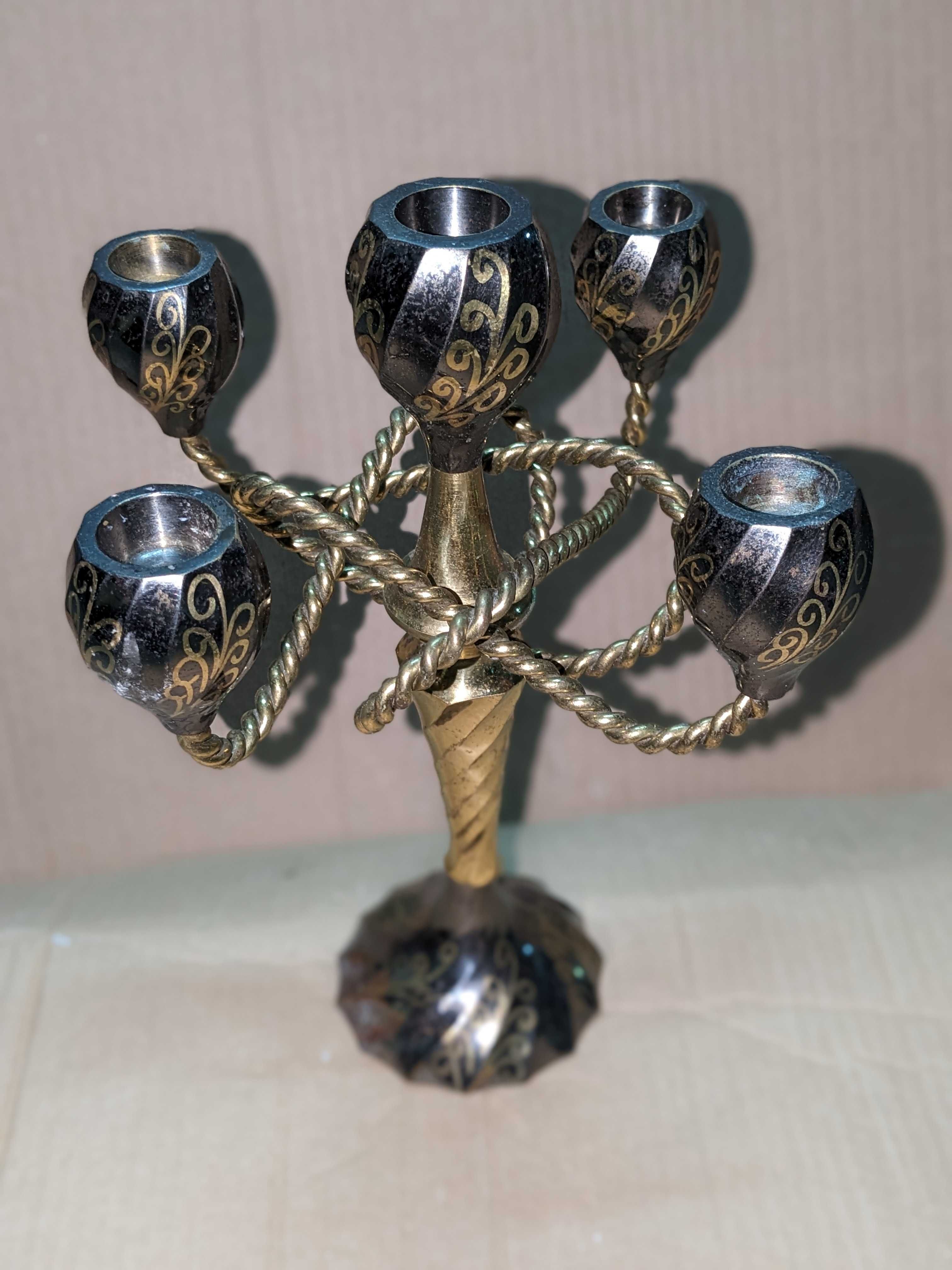 2 Candelabros com suporte para 5 velas cada um