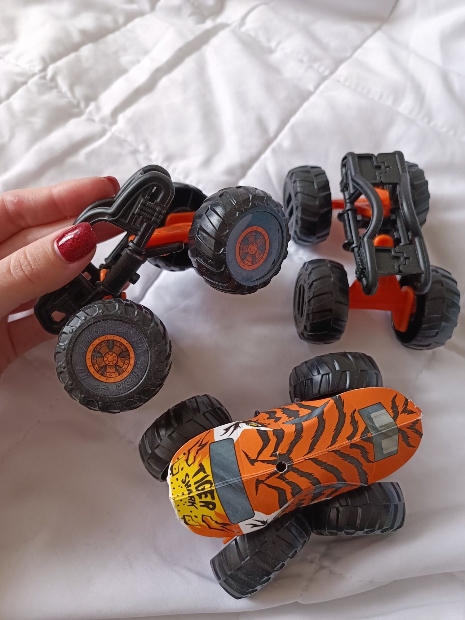 Машинка hot wheels