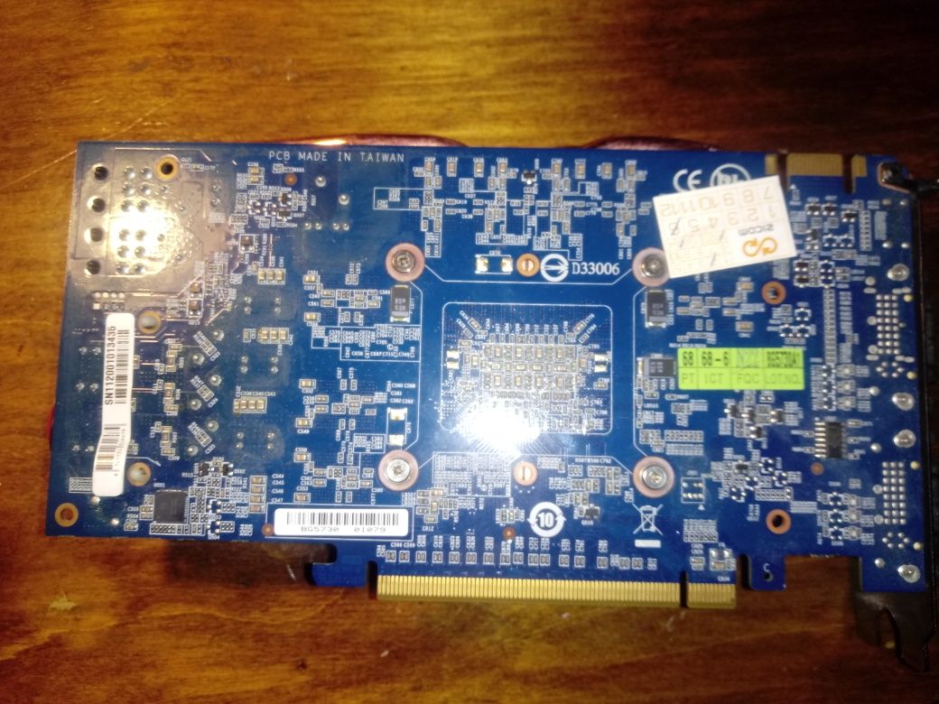 Gtx 560 gigabite windforce GV-N56GOC-1GI REV 1.0