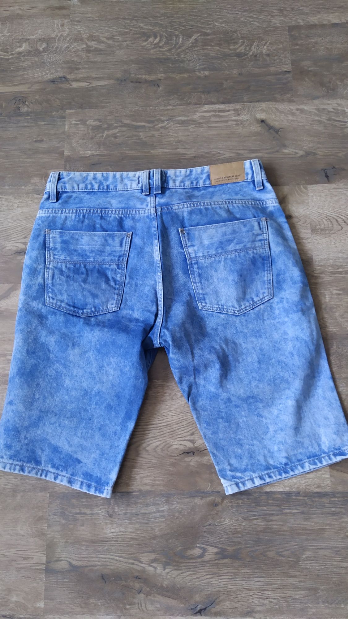 Szorty jeansowe Bershka