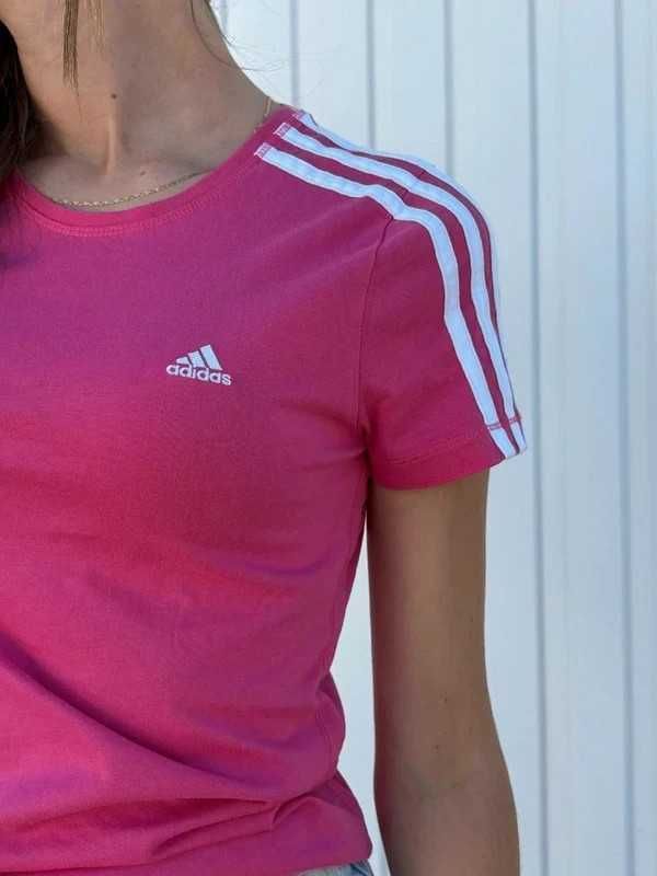 T-shirt desportiva Adidas | Tamanho S |