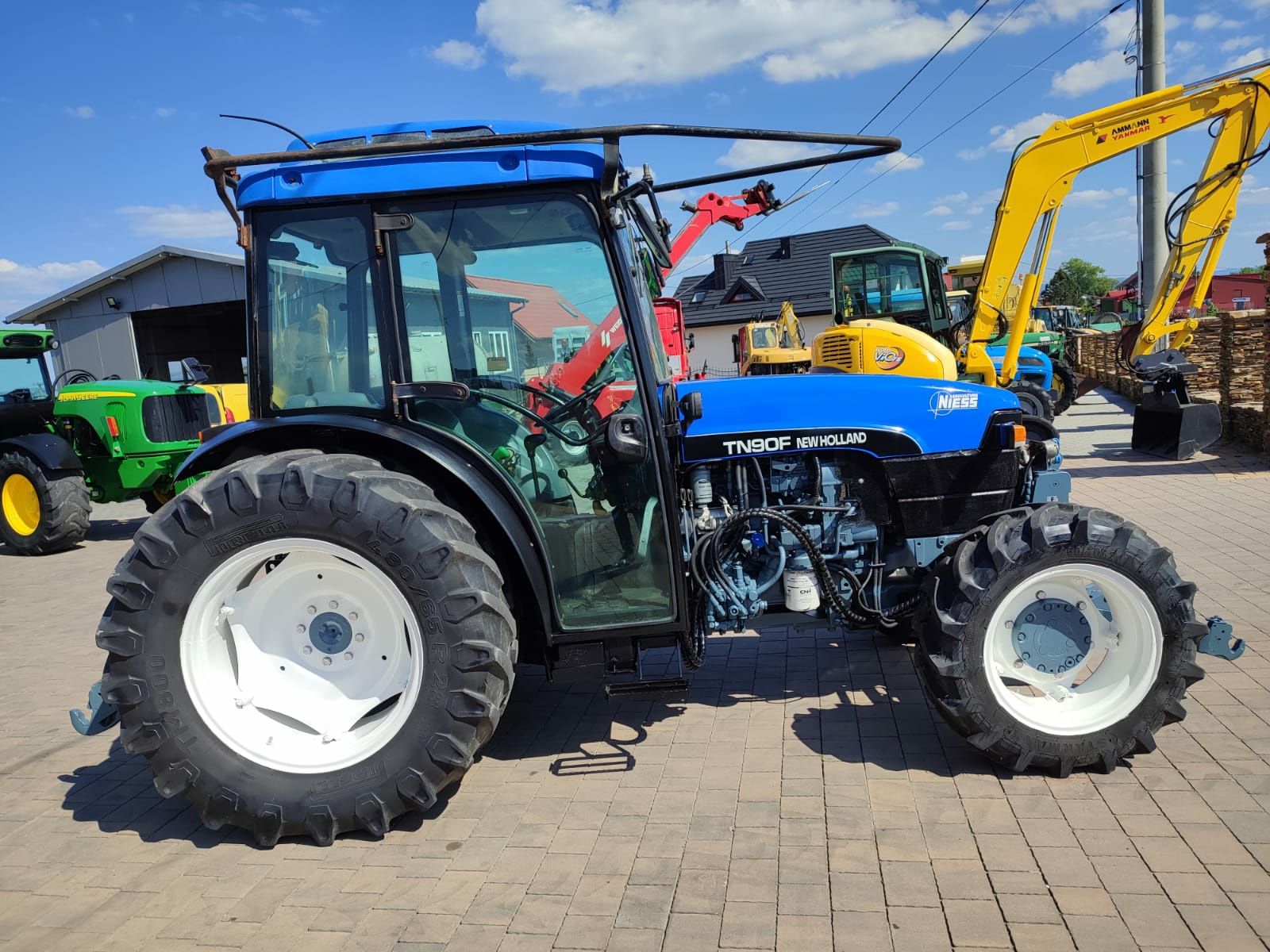 Ciągnik New Holland TN90F sadownik