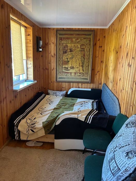 Сучасний гарний садовий будинок біля озера YV