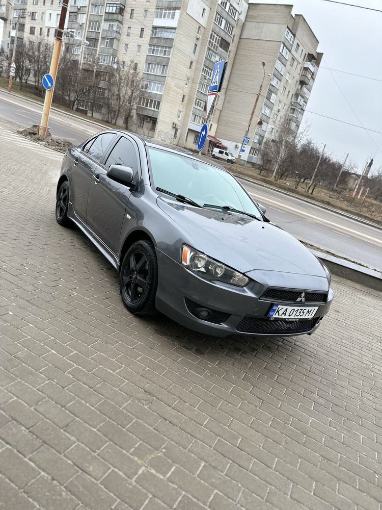 Mitsubishi lancer X 2011 год