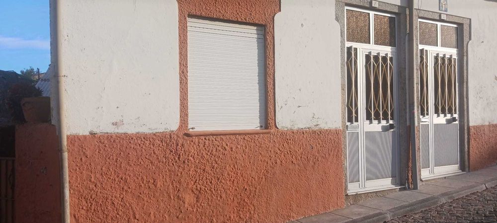 Vendo terreno com duas casas