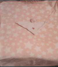 Nowy sliczny kocyk pudrowy roz w gwiazdki dla dziewczynki 105 x 80