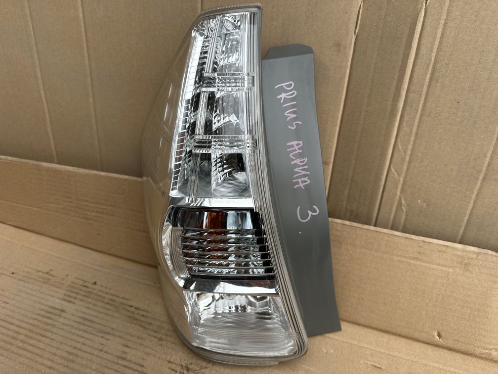 Lampa tylna Toyota prius plus