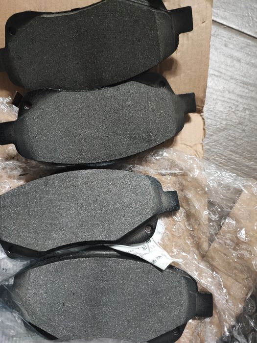 Klocki hamulcowe 324562 przód Toyota Avensis T25