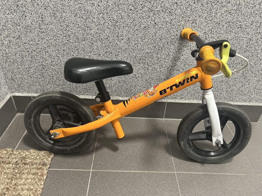 rowerek biegowy Decathlon b-twin z hamulcem 10''