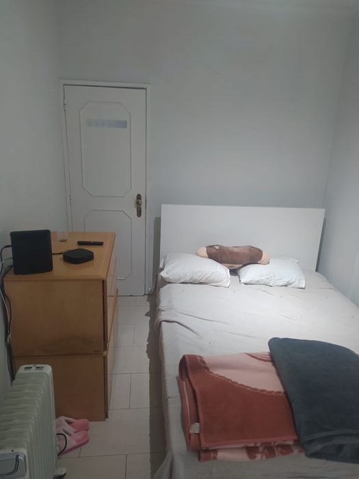 Arrenda- se quarto para casal, não necessario pagamento de calção