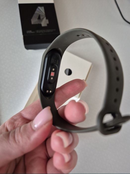 Продам Mi Band 4