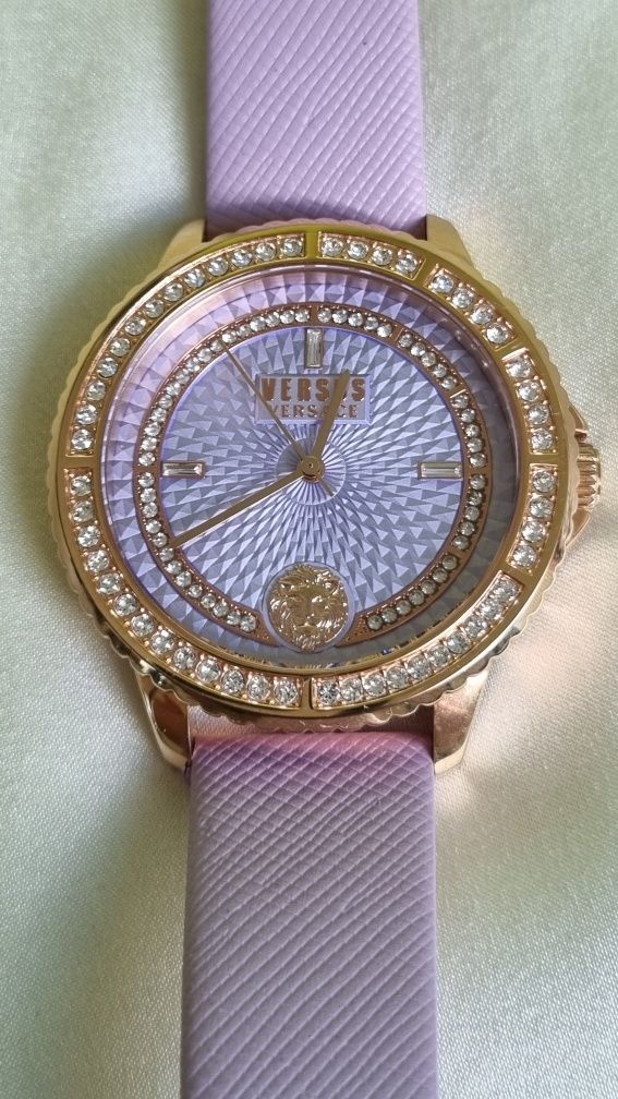 Fioletowy zegarek Versus Versace