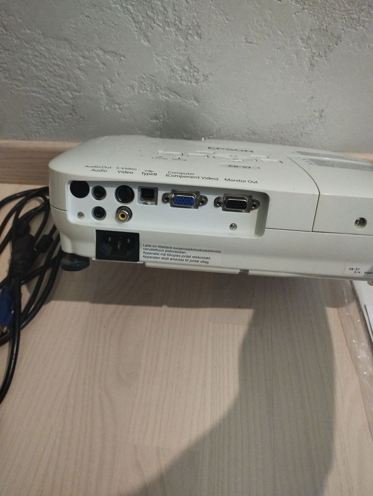 Проектор мультимедійний Epson EB-S7.