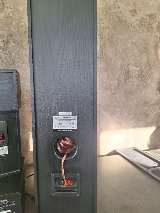 Zestaw kolumn z Amplitunerem Yamaha HTR-2068