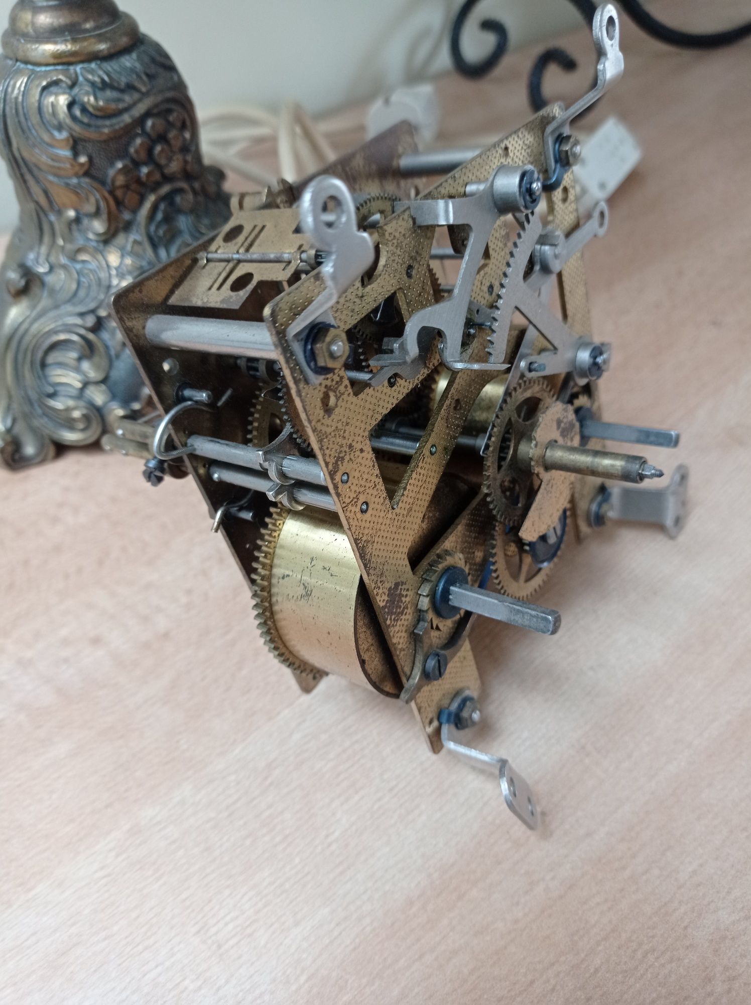 Mechanizm do zegara kominkowego