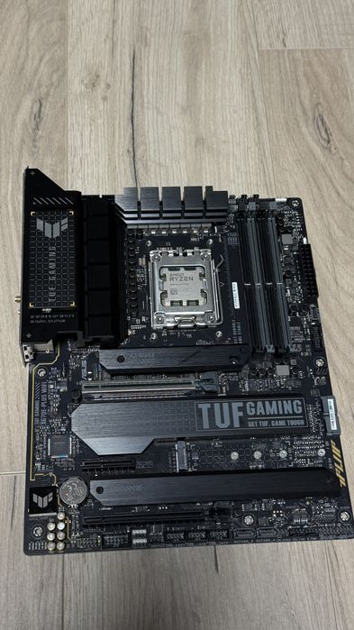 материнська плата asus tuf gaming x670e-plus wifi