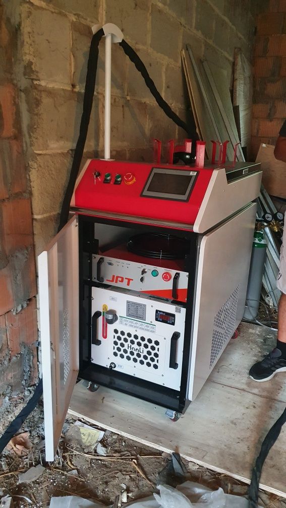 Maszyna laserowa do czyszczenia rdzy,smarów itd. JPT 1000W