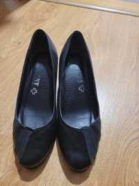 Buty damskie czarne r.40