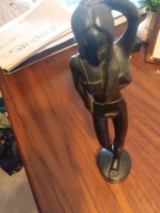 Três estatuetas em pau preto artesanato de Moçambique