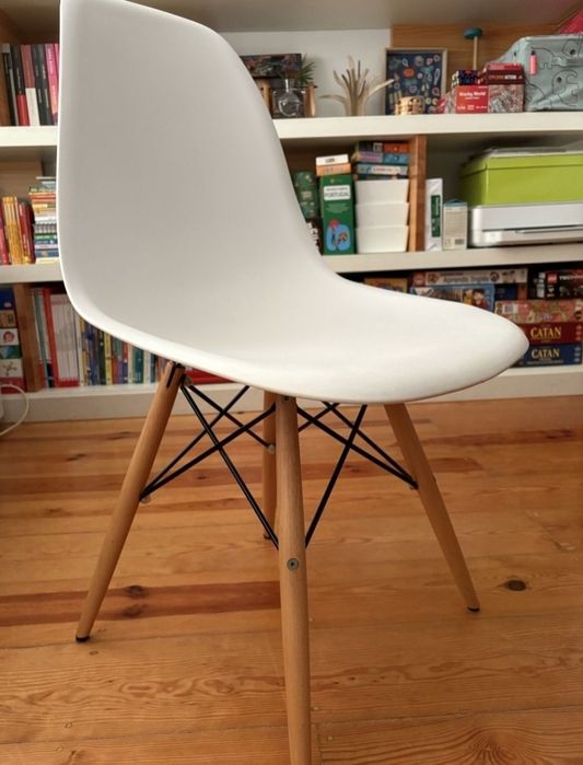 Cadeiras e outros artigos praticamente novos. Vários Preços