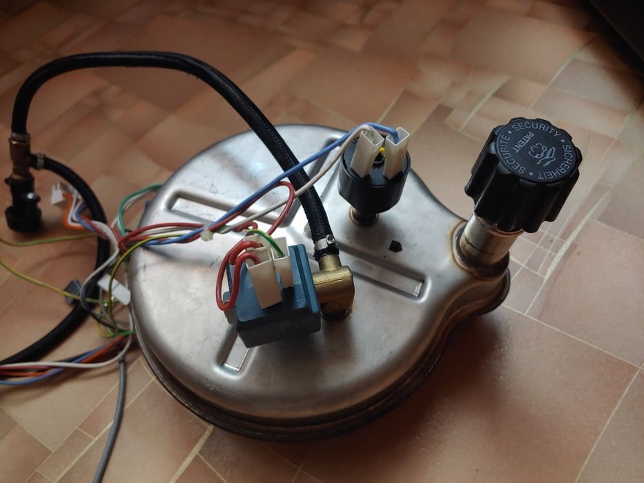 Продам паровой котел для моющего пылесоса со всем обвесом,рабочий