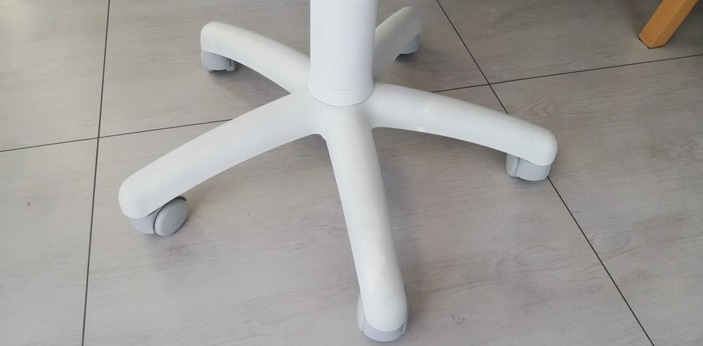 Krzesło do biurka dziecięce