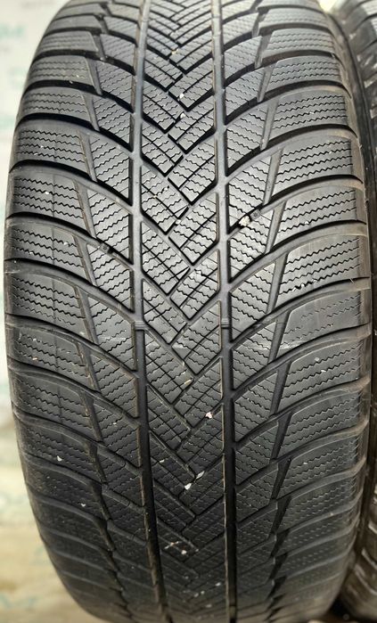 Скад шин б/в. 235/50 R19 Bridgestone Blizzak LM001