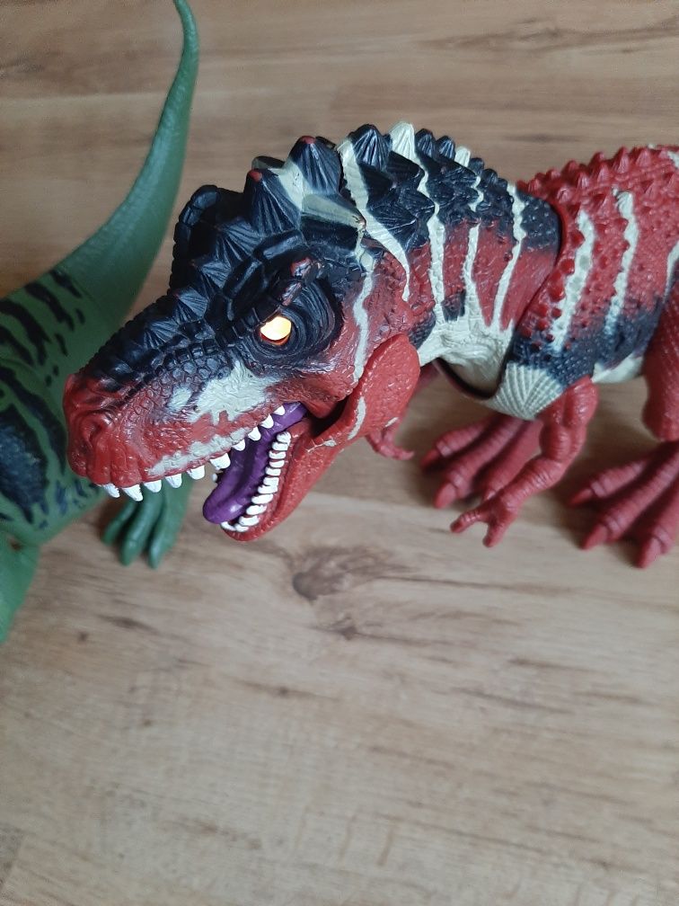 Dwa duże walczące dinozaury