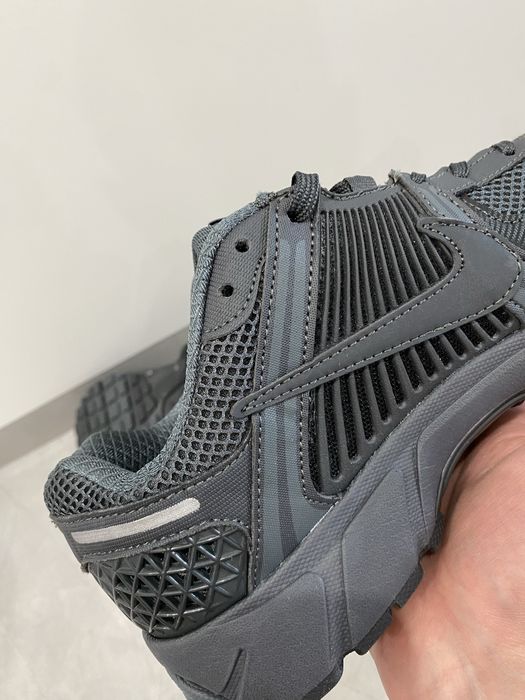 Nike VOMERO 5. Розмір 44.5- 28.5-29см