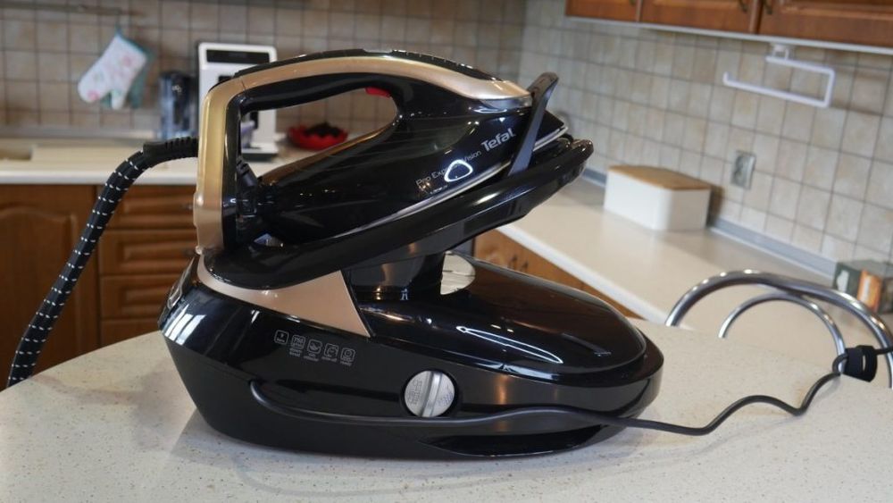 Żelazko Parownica Generator pary Stacja parowa Tefal Pro