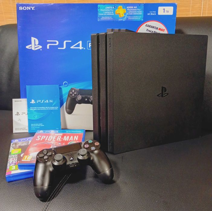 PS4 Pro 1TB na caixa com comando e jogos