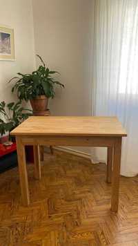 Vendo 2 mesas iguais de madeira