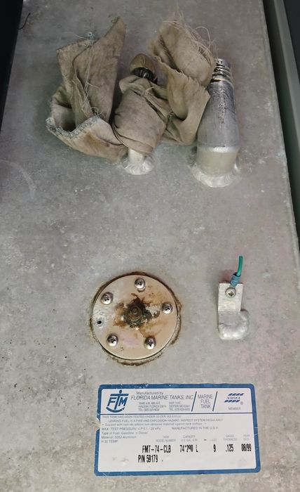 Volvo Penta 5.0 GXI-E com todos os acessórios