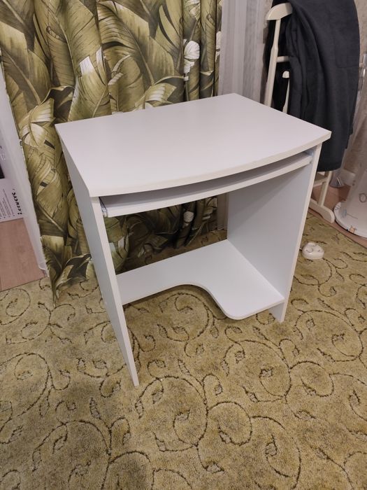 Стіл комп'ютерний Компаніт СКМ-13 білий