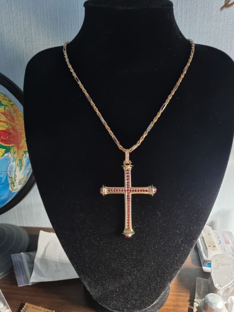 Золотой крест с рубинами и бриллиантами