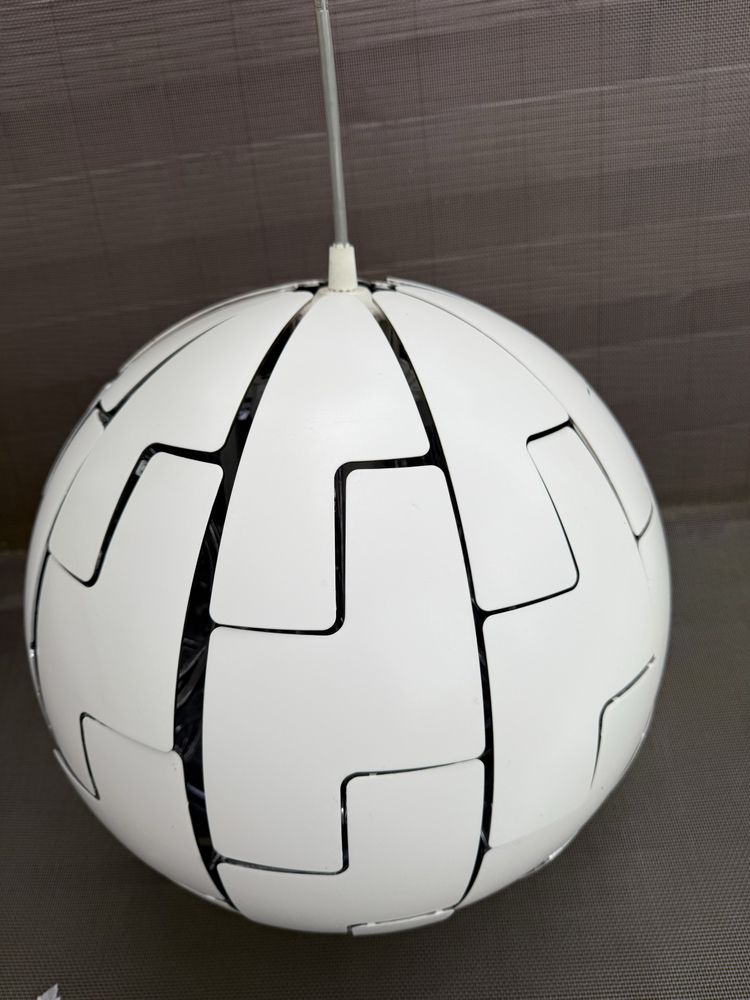Lampa sufitowa IKEA 35 cm bialo srebrna futurystyczna