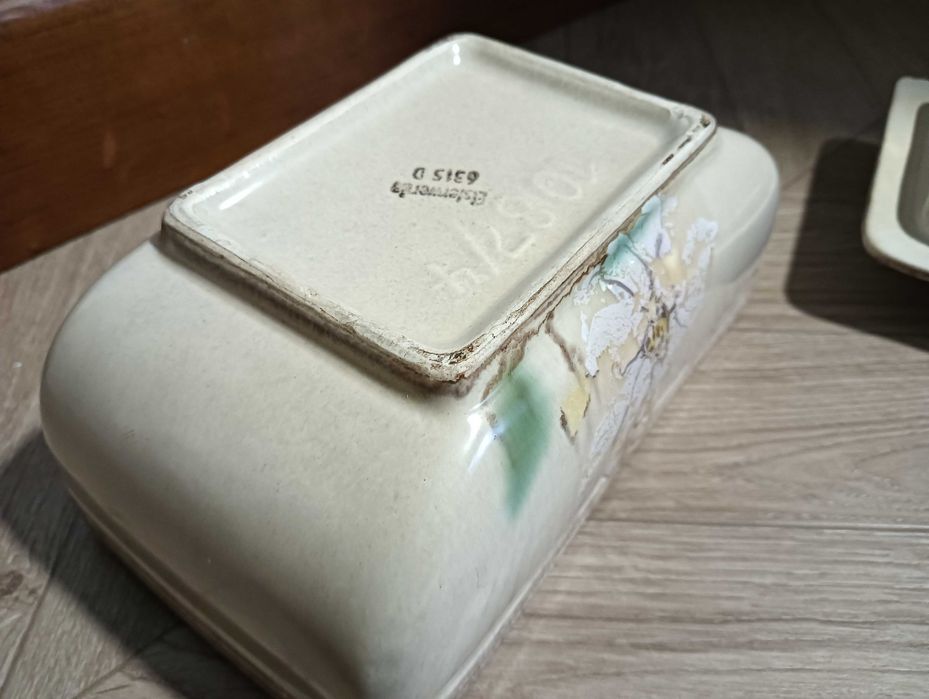 Pojemnik z pokrywką ceramiczny ozdobny