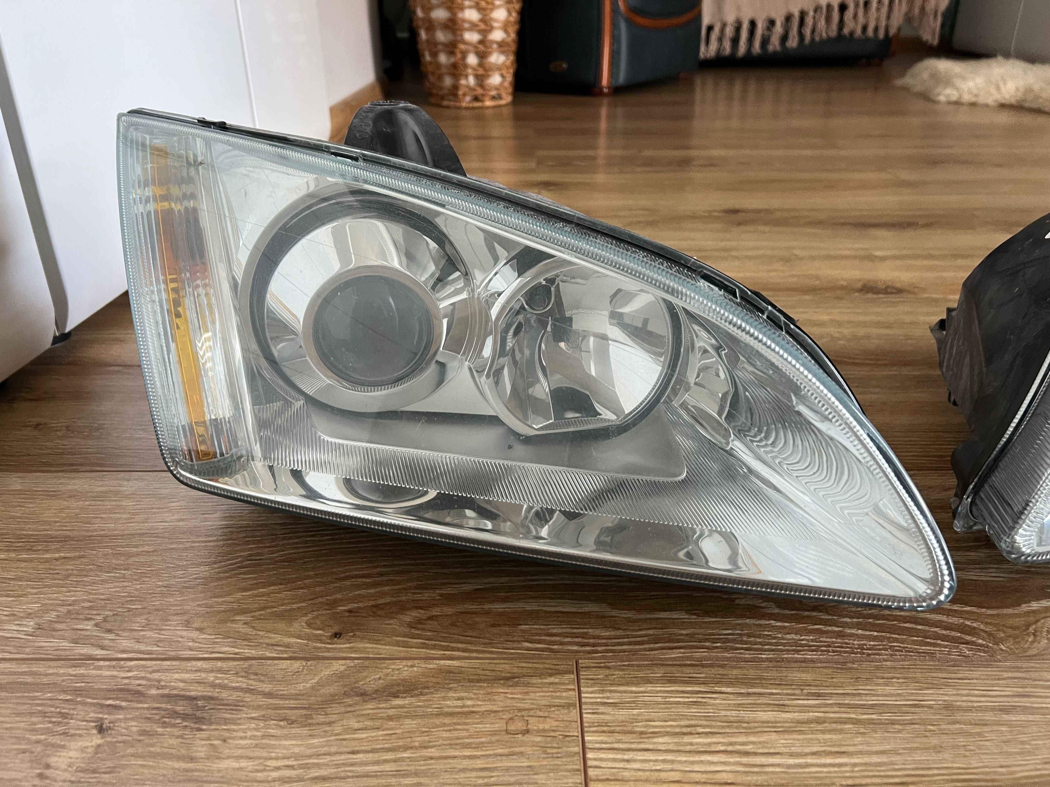 Lampy przednie xenon ford focus